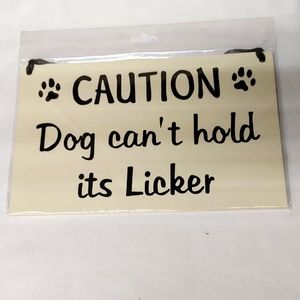 Cute hanging wall plate.   5 2/8" × 8 1/2".